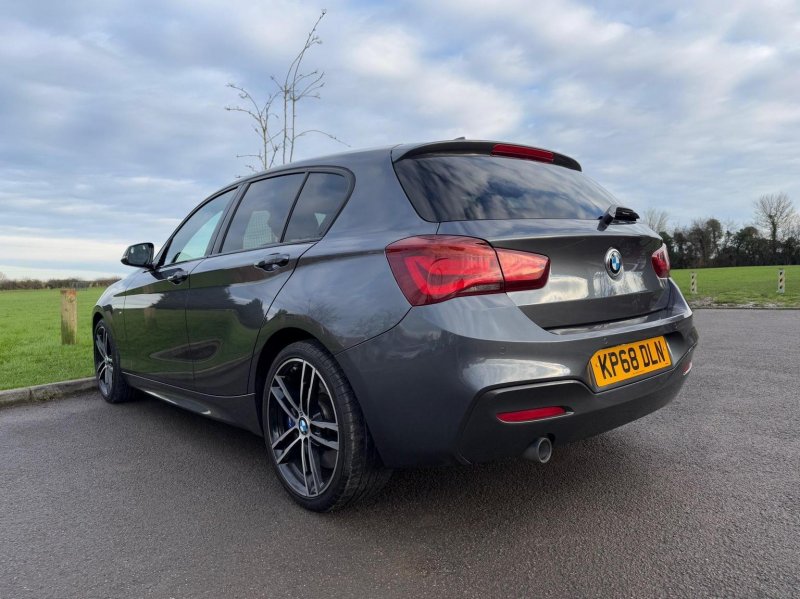 BMW 1 SERIES